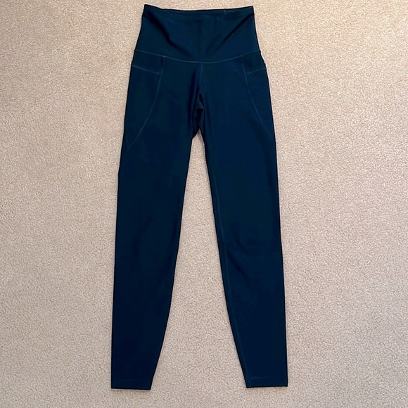 High Waisted Leggings w/ side pockets - size women’s XS - Picture 5 of 6